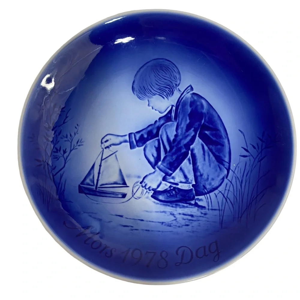 OLD COPENHAGEN BLUE DECORATIVE CHRISTMAS PLATE, vintage 1978 “Dreams”